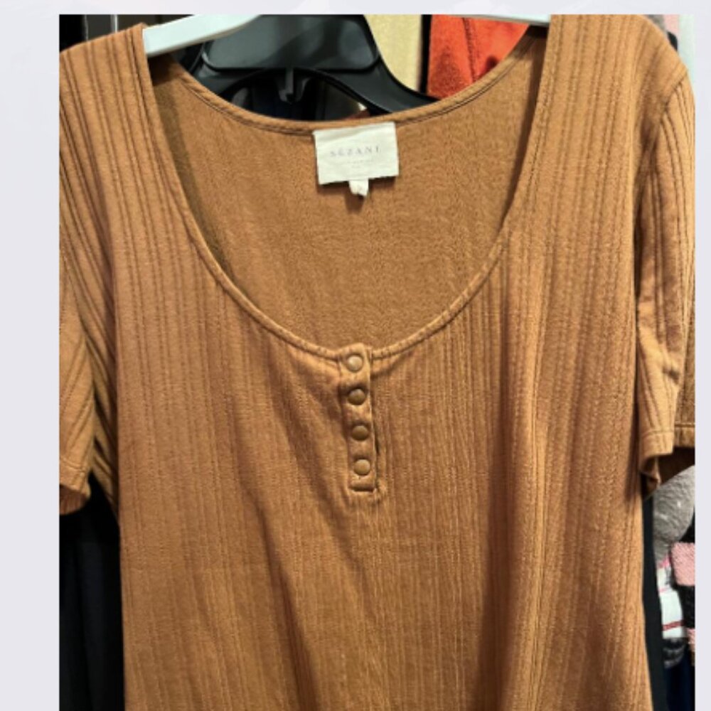 Sezane Brown Tshirt SZ Large, button detail
